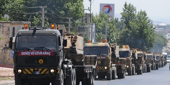 Sınıra zırhlı personel taşıyıcı ve muharebe araçları sevkiyatı