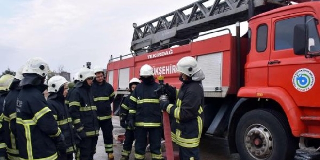 Tekirdağ'da 10 öğrenci 'itfaiyecilik' eğitimi aldı