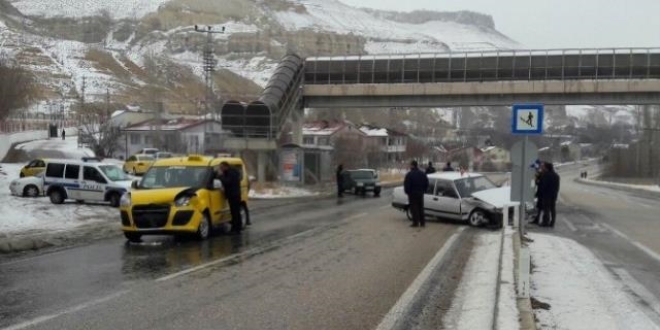 Adıyaman'da trafik kazası: 1 ölü, 2 yaralı