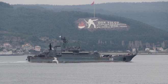 Rus askeri gemisi Çanakkale Boğazı'ndan geçti