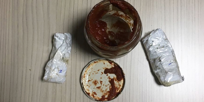 Salça kavanozundan uyuşturucu çıktı