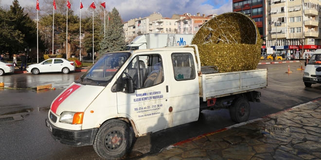 Kırklareli'de şehit haberleri nedeniyle yılbaşı süsleri sökülüyor