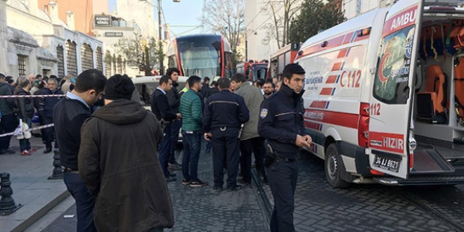 Tramvayın çarptığı kişi öldü