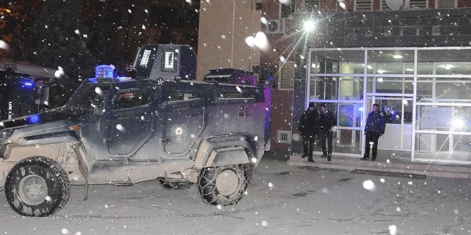 Hakkari'de 2 rütbeli asker FETÖ'den tutuklandı