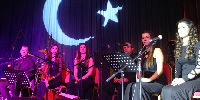 Edirne'de öğretmenlerden 'birlik ve beraberlik' konseri