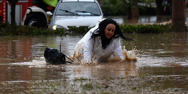 Mersin'de 'evden kmayn' uyars