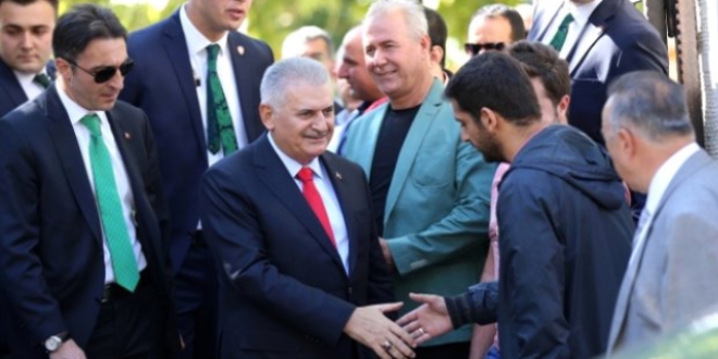 Başbakan Yıldırım, cuma namazını Barbaros Camisi'nde kıldı