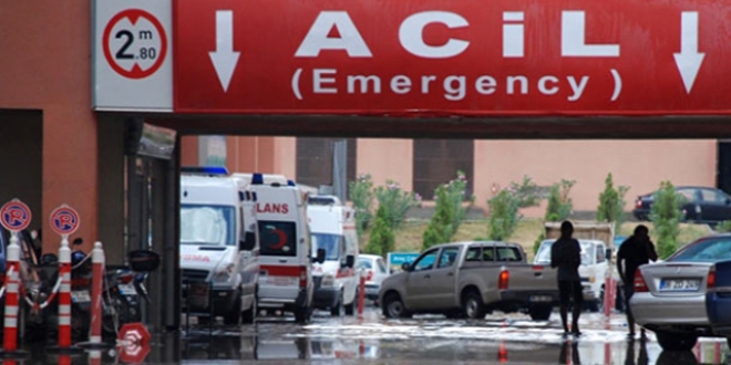 Sokağa terk edilen 3 çocuktan biri donarak yaşamını yitirdi