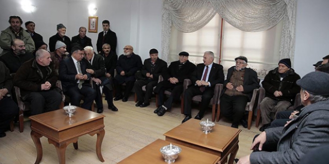 Başbakan Yıldırım, emeklilerle bir araya geldi