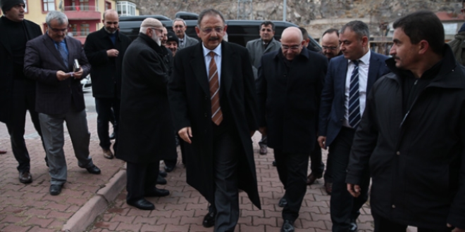 Bakan Özhaseki, şehit ailelerini ziyaret etti