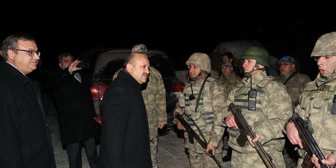 Bakan Işık Silopi'de 28. Mekanize Piyade Tugayı'nı gezdi