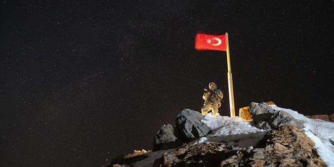 Yeni yıla vatan için elleri tetikte giriyorlar