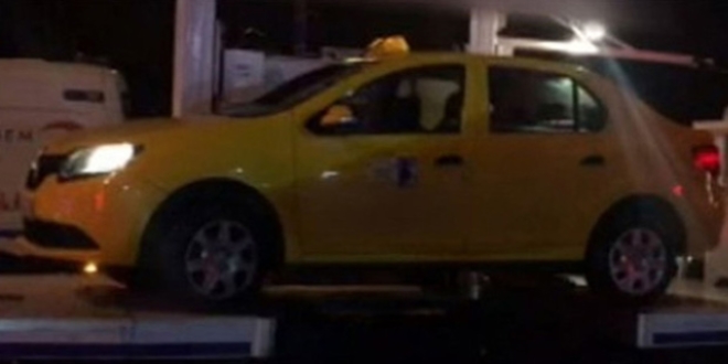 Reina'nn nndeki ticari taksi inceleniyor