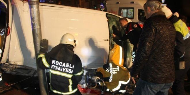 16 yaşındaki sürücünün kırmızı ışık kazası: 8 yaralı