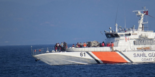 Yeni yıla hayat kurtarmak için denizde girdiler