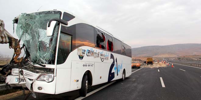 Gaziantep'te yolcu otobs devrildi: 5 yaral
