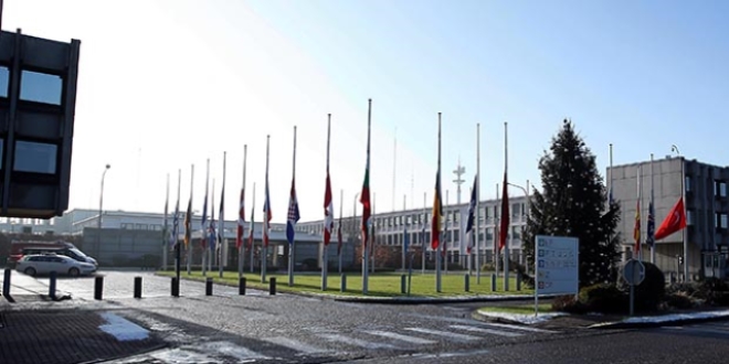 NATO'da bayraklar yarya indirildi