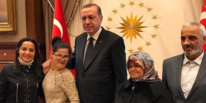 Erdoğan'ın portresini çizen Gülşah Külliye'de