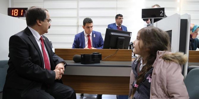 Sakarya Valisi, yeni çipli kimlik kartı başvurusunu yaptı