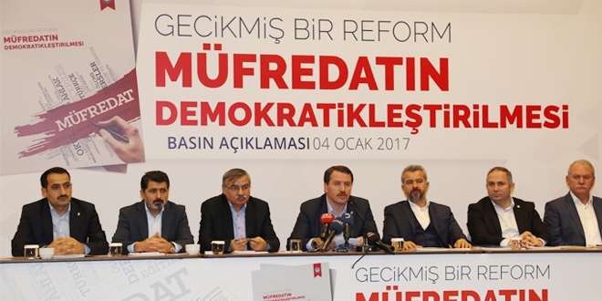 Eğitim-Bir-Sen, müfredat raporunu açıkladı
