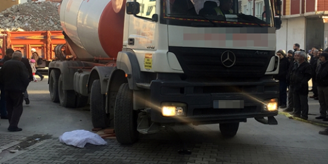Beton mikserinin çarptığı Suriyeli çocuk öldü