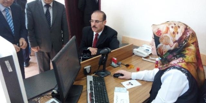 Yeni kimlik kartlarına yoğun ilgi