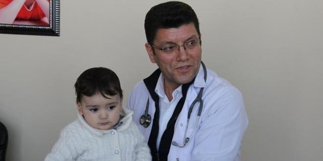 Doktor olan başkandan 2 gün ücretsiz sağlık hizmeti