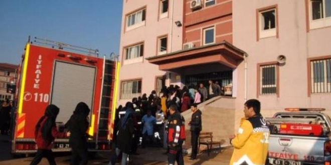 Şanlıurfa'da lisenin bodrum katında yangın çıktı