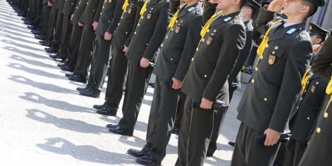 Askerler, 15 yıl hizmet etmedikçe istifa edemeyecek