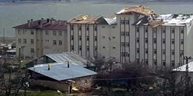 Konya'da lodos baz kurumlarn atlarn uurdu