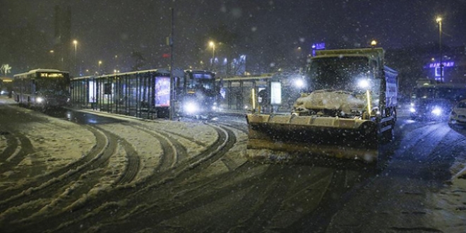 İstanbul'da 1347 iş makinesi, 7 bin personelle görev yaptı