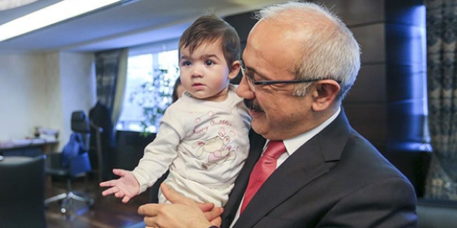 Bakan Elvan Öykü bebeğe 'ışık' oldu