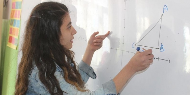 Cam kemik hastası kız Şemdinli'nin gururu oldu