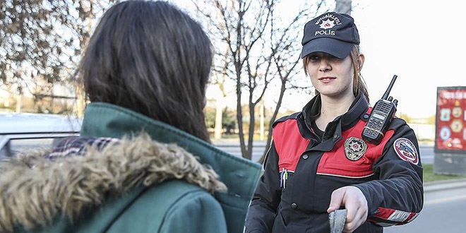 Madur kadnlar 'kadn polise' ifade vermek istiyor