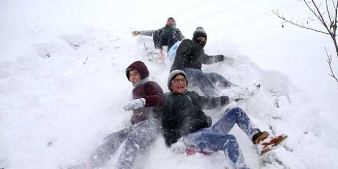 stanbul'da okullar yarn da tatil edildi