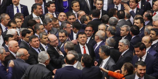 Yıldırım'a çirkin söz, Meclis'i karıştırdı