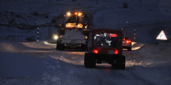 Erciyes yolunda mahsur kalan 3 kii kurtarld