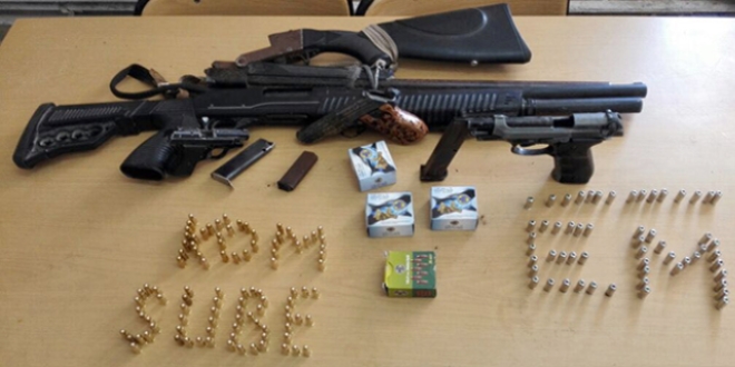 Kayseri'de ruhsatsız 12 silah ele geçirildi