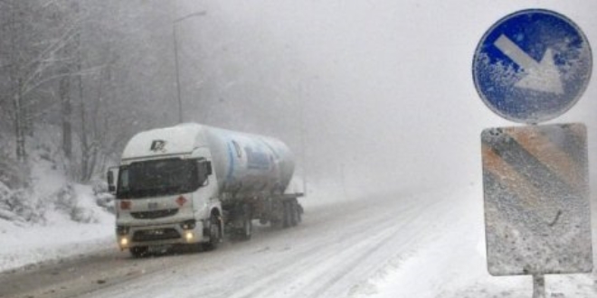 Bolu Dağı'nda kar yağışı etkisini sürdürüyor