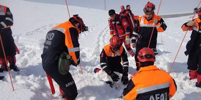 Erciyes'teki tipide mahsur kalanlar AFAD tarafından kurtarıldı