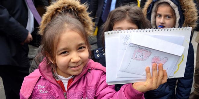 Öğrencilerden Suriye'deki Türk askerine moral mektubu