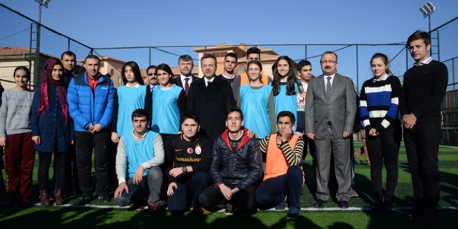 Diyarbakır'da okullara 33 spor sahası yapıldı
