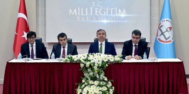 Bakan Ylmaz, yeni mfredat taslaklarn aklad