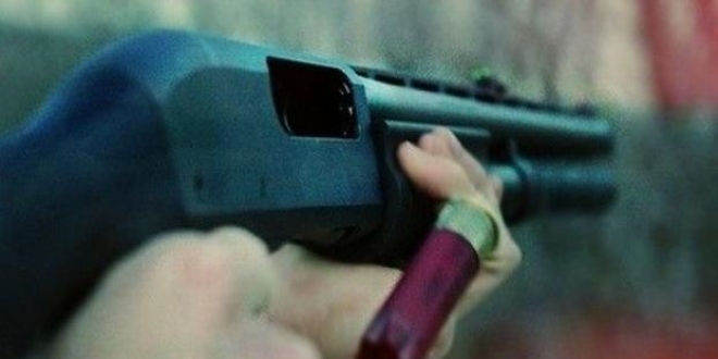 İzmir'de pompalı tüfekle etrafa ateş açan bir kişi polisi alarma geçirdi