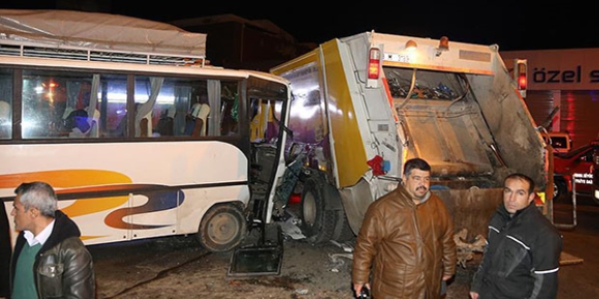 Adana'da kaza: 2'si ağır 15 kişi yaralı