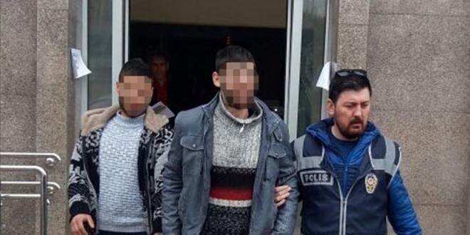 İzmir'de gündüz vakti okulun demir kapısı çalındı