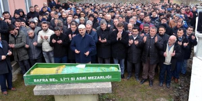 Trafik kazasında ölen üniversite öğrencisi toprağa verildi