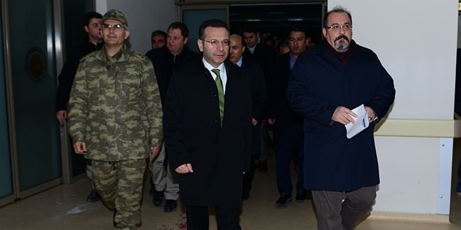 Diyarbakr Valisi, yaral polisleri ziyaret etti