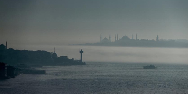 stanbul Boaz'nda gemi geileri durduruldu