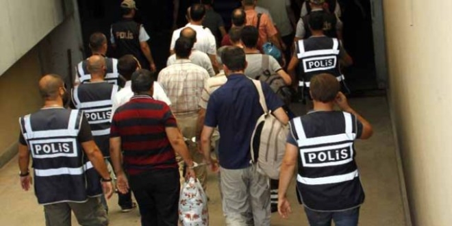 Kilis'te FET'den 8 asker gzaltna alnda